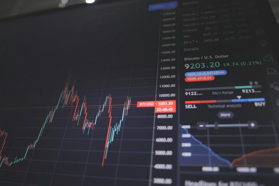 Navigating the Financial Waters: An In-Depth Guide to Investing Smartly Navigating the Financial Waters: An In-Depth Guide to Investing Smartly